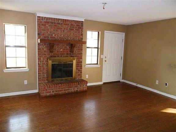 2nd image of 2609 Creekwood Dr