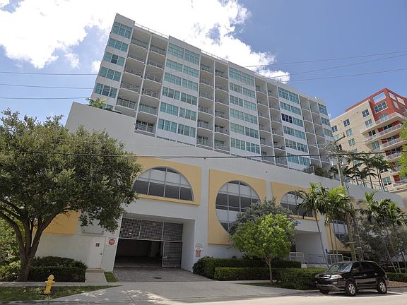 4th image of 2200 NE 4th Ave APT 401