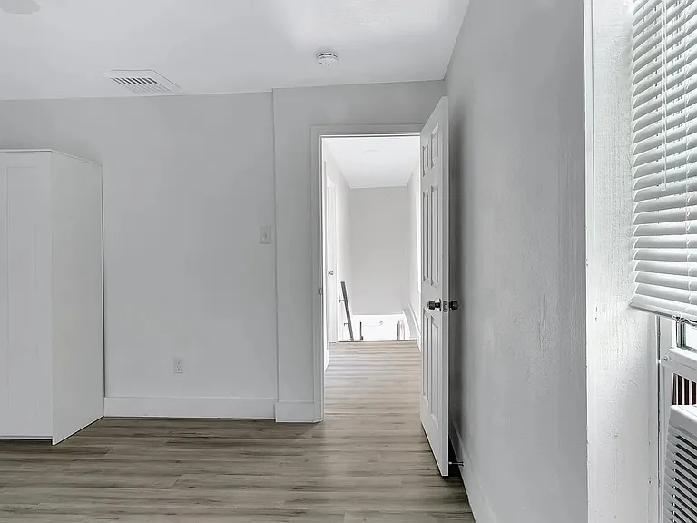 2735 Stuart Dr — Photo 28