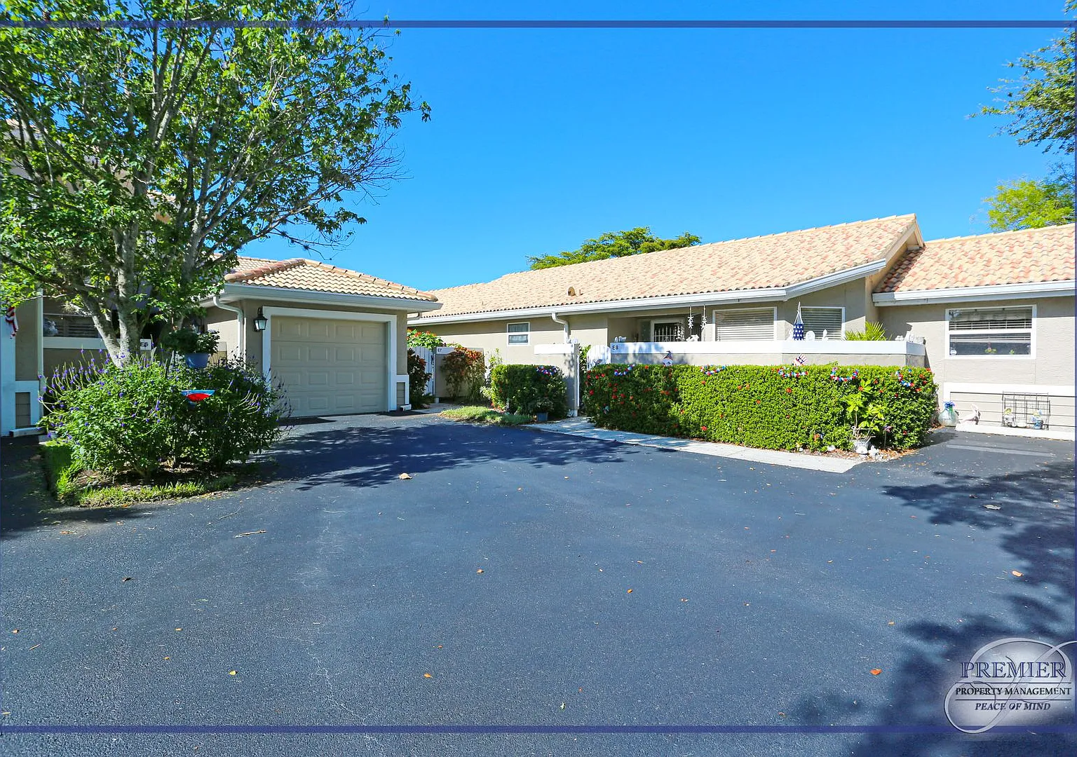 Serene Lake View Pet Friendly Great Location Short Drive To Multiple Public Beaches Emerald Bay 3... — Photo 3