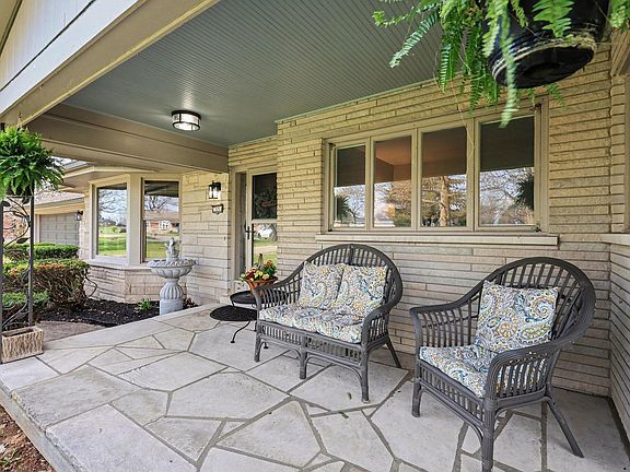 3rd image of 10397 Killarney Dr
