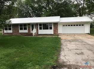 611 East St, Deepwater, MO 64740