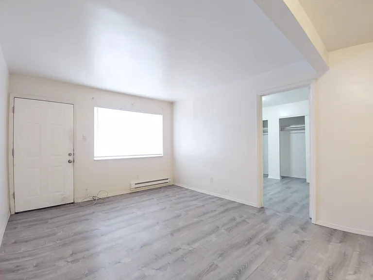 Renovated 1 Bedroom Apartment Close to UNM, CNM, and Roosevelt Park — Photo 9