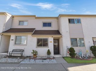 55 Winding Woods Loop, Staten Island, NY 10307