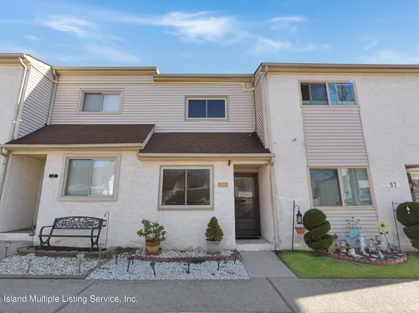 55 Winding Woods Loop, Staten Island, NY 10307