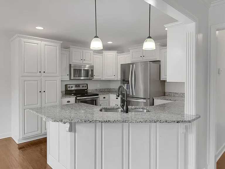 402 Lucy Cir — Photo 16