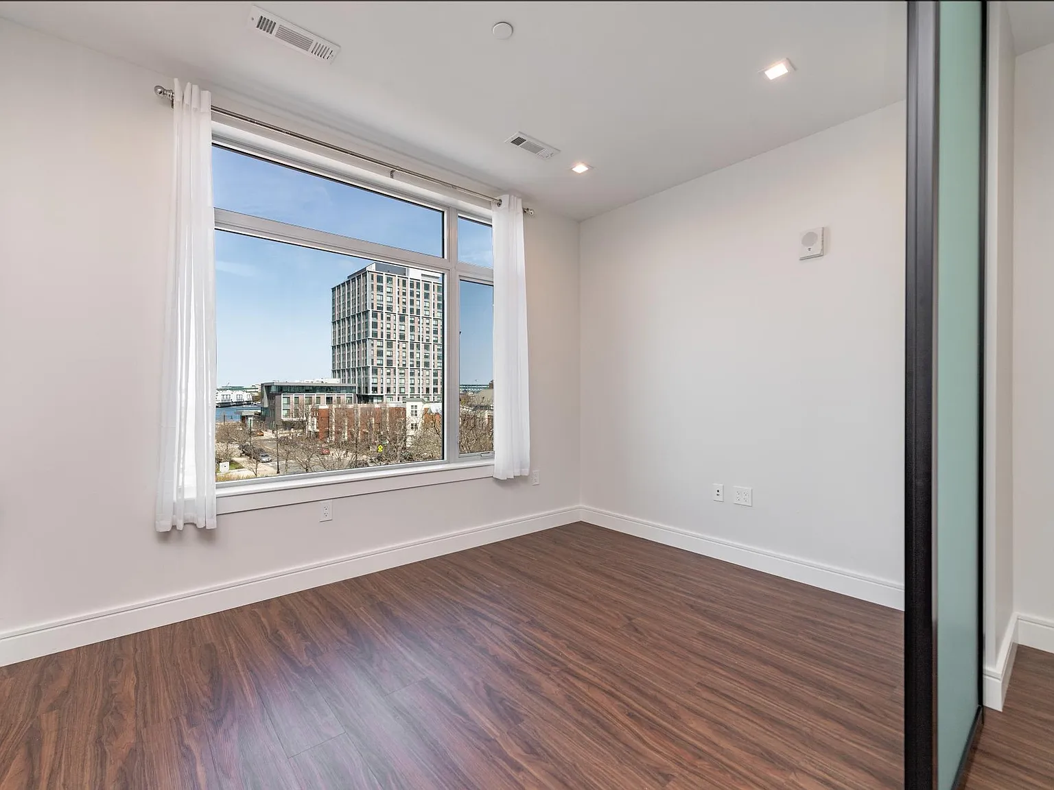 1 bed, 431 sqft, $2,750 — Photo 3