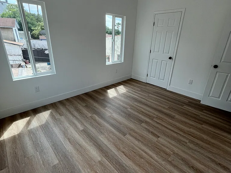 1044 N Townsend Ave #1/2 — Photo 8
