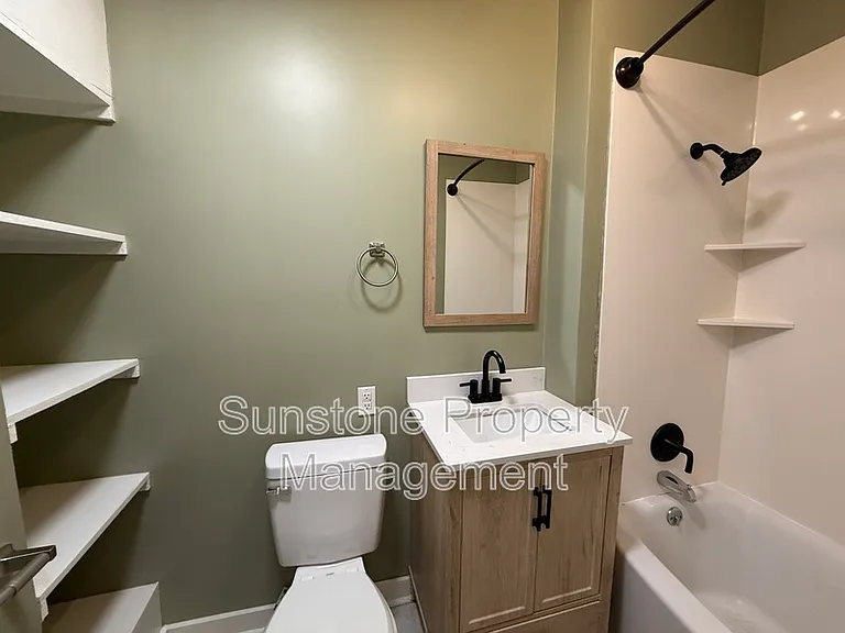 223 S Evanston Ave — Photo 17