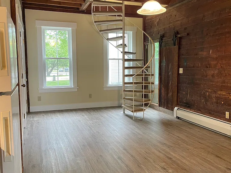 8 Maple St #8 — Photo 3