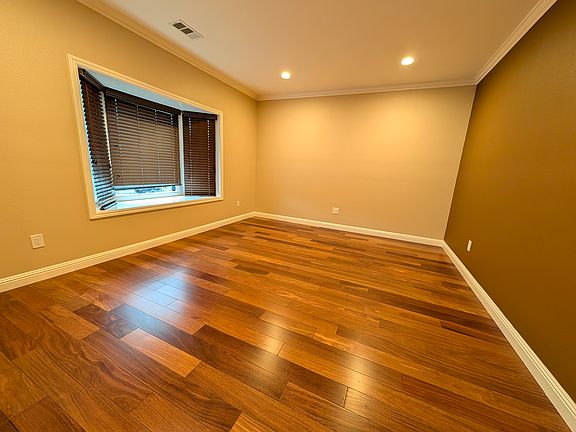 3rd image of 850 Connie Dr