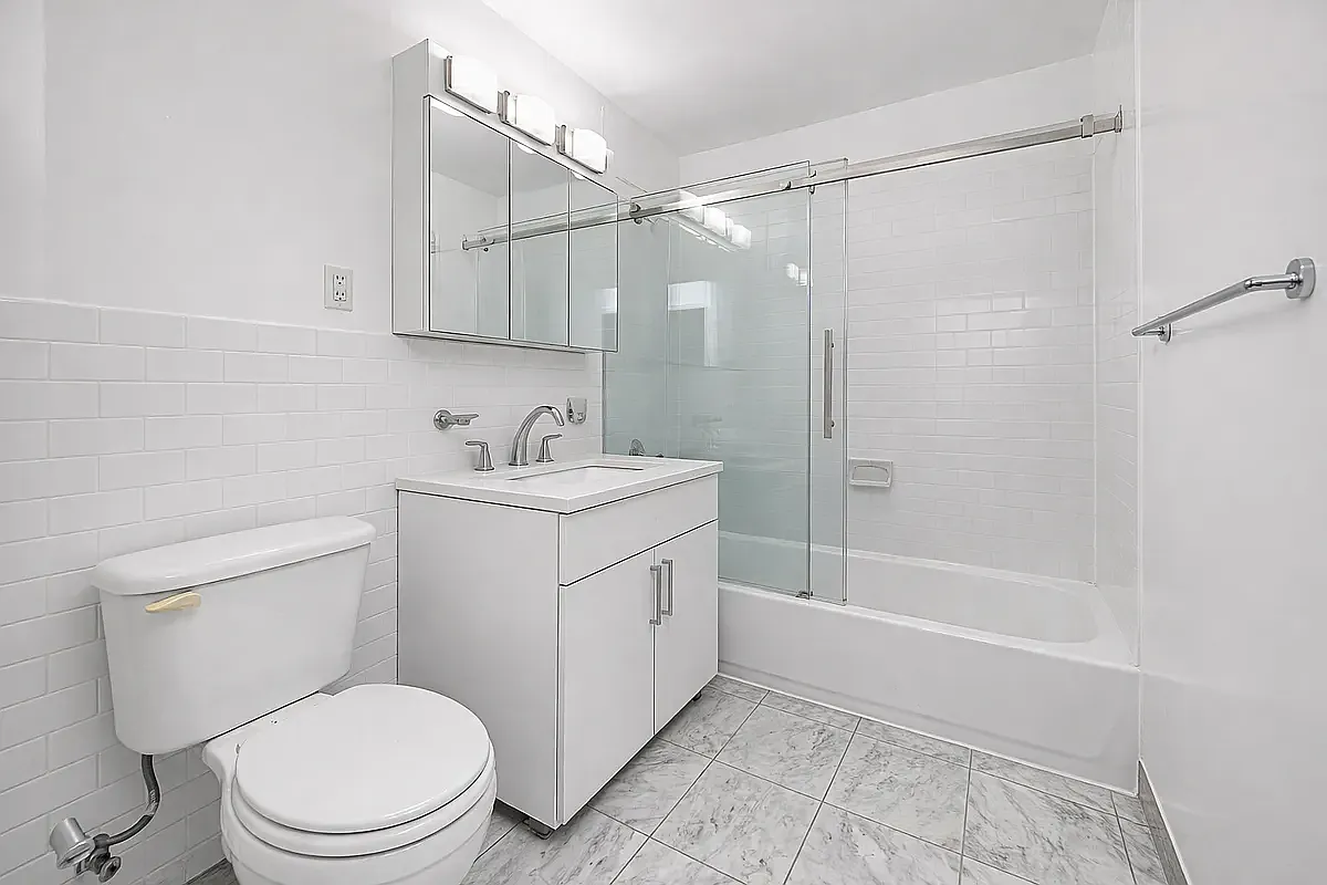 165 East 35th Street — Photo 3