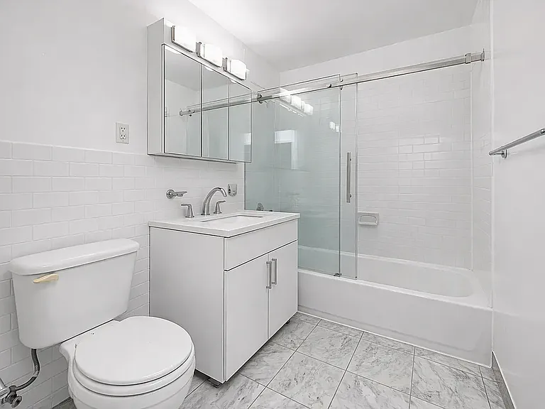 165 E 35th St #14H — Photo 3