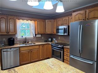 1820 Beechwood Dr, South Charleston, WV 25303