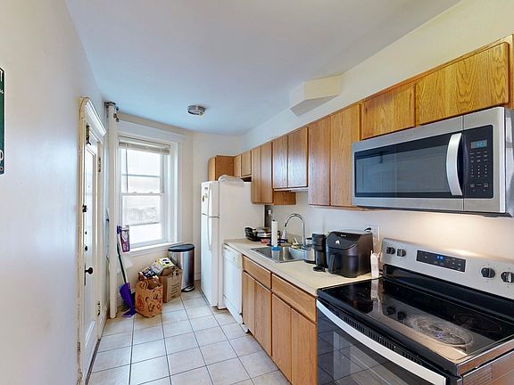 4th image of 19 Short St APT 6