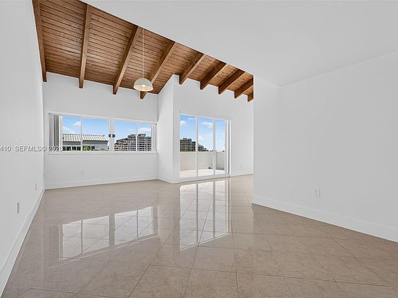 5th image of 50 Ocean Lane Dr #Penthouse 601