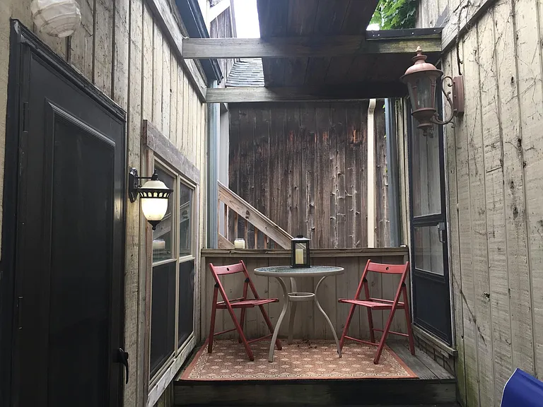 Quaint deck off kitchen