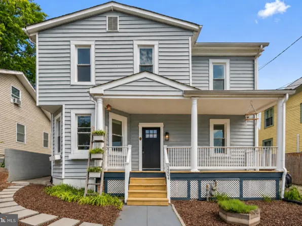 3204 Perry St, Mount Rainier, MD 20712