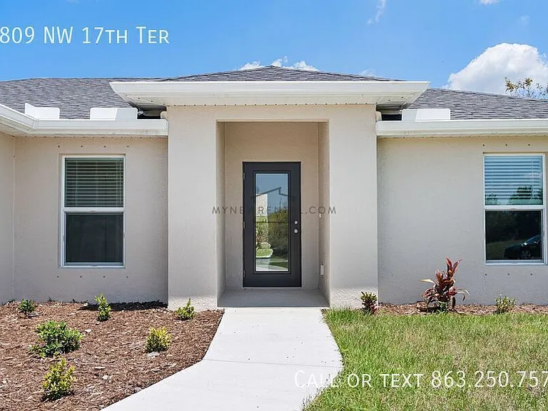 1809 NW 17th Ter — Photo 3