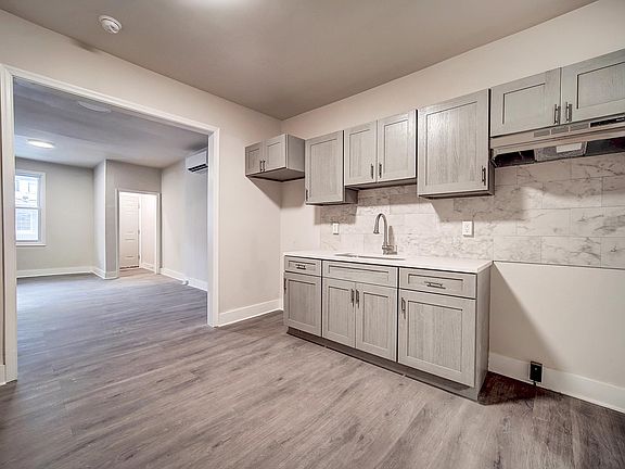 Kitchen includes stove and Fridge