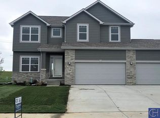 11202 Port Royal Dr, La Vista, NE 68046