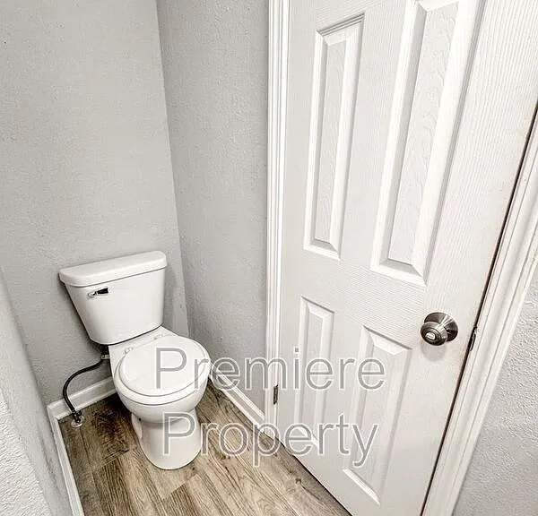 422 S Hocker Ave — Photo 11