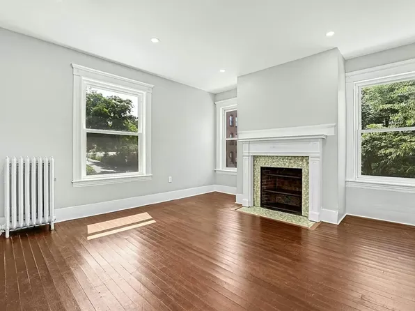 34 William St, Worcester, MA 01609