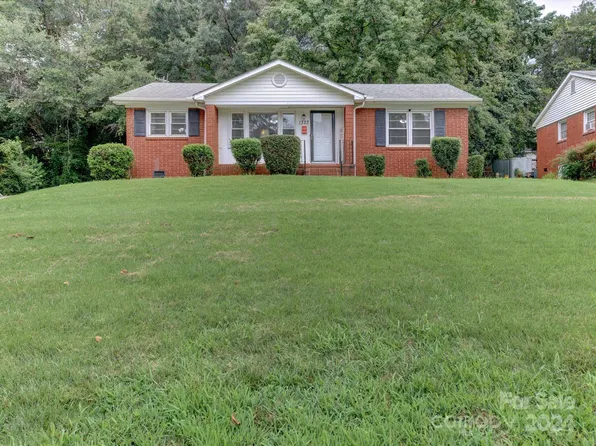 1323 Dean St, Charlotte, NC 28216