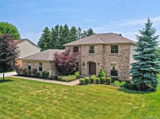 1069 Byron Dr, Troy, MI