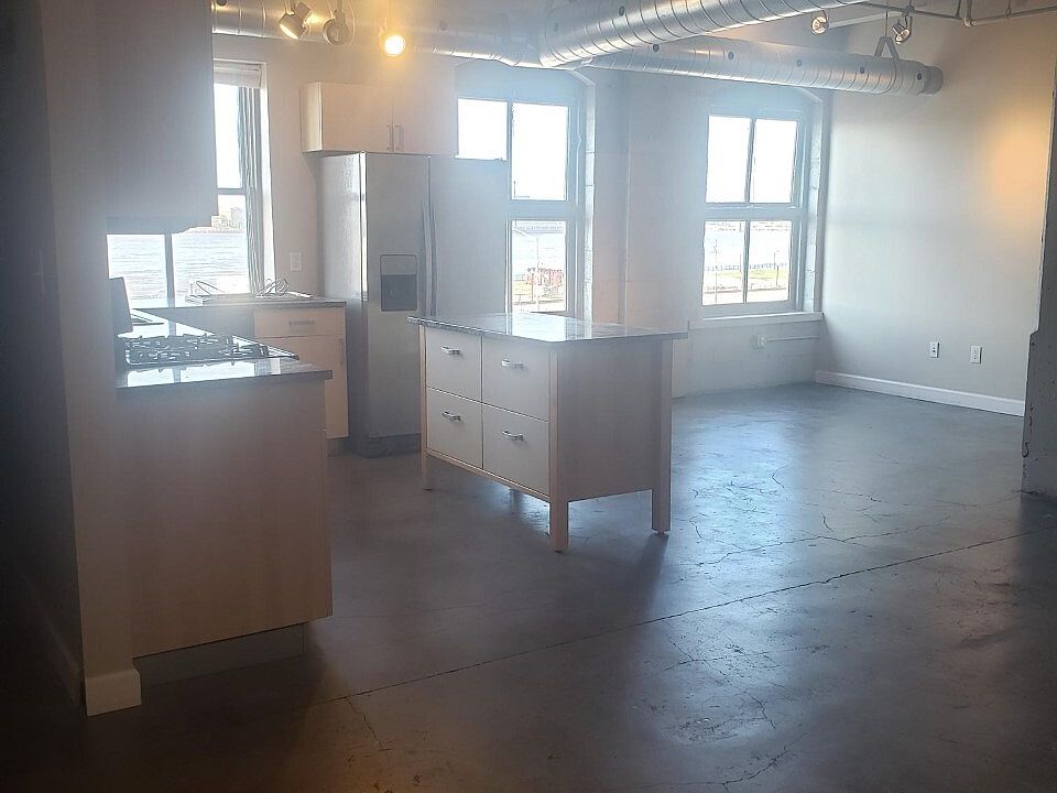 1st image of 301 E 2nd St #10607524