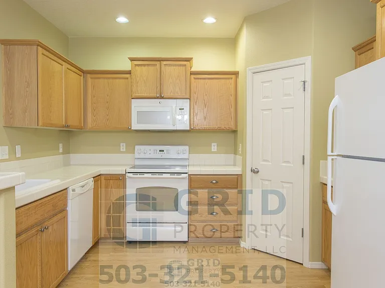 1113 SE Alika Ave — Photo 7