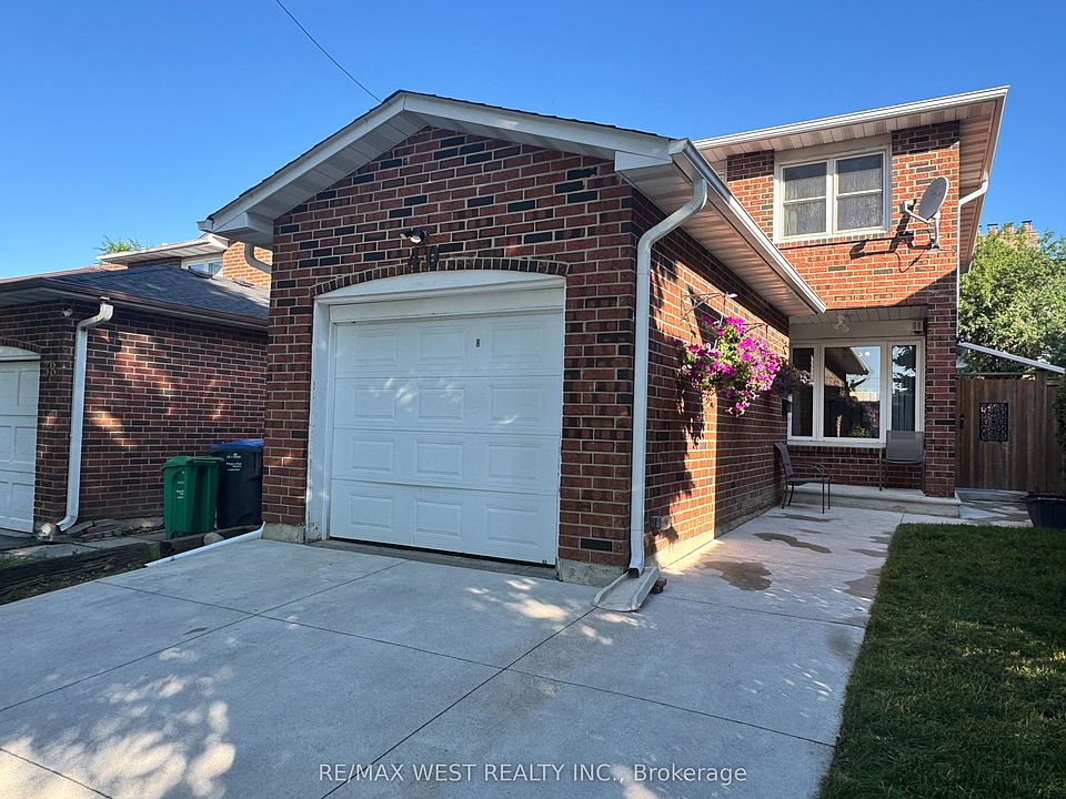 1st image of 40 Maplehurst Sq