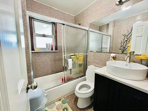 5th image of 5423 152nd St Floor 2