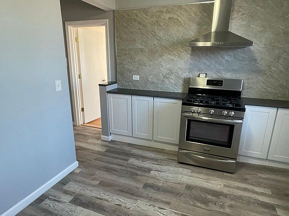 4th image of 1471 Richmond Ave
