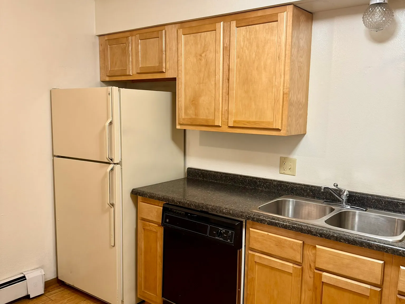 5 bed, $3,203 — Photo 3