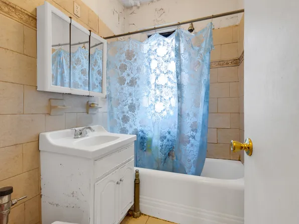 3111 Brighton 1st Place image 14 of 21