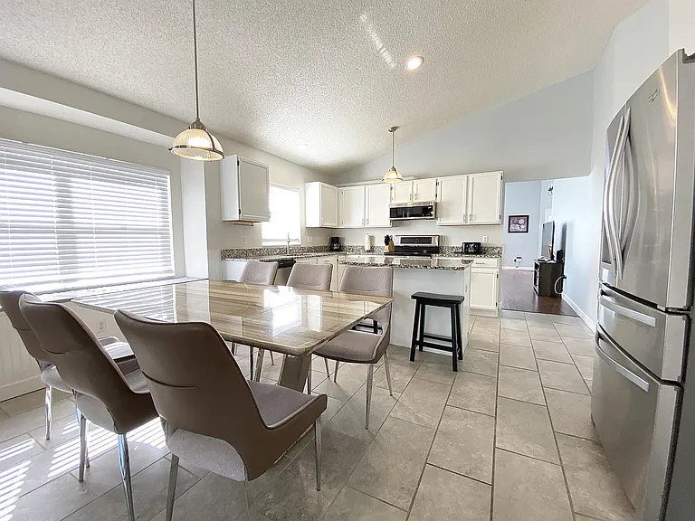 625 Rochester Loop — Photo 8
