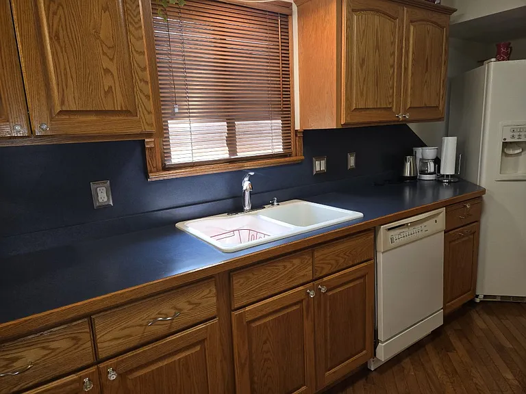 2340 Morton Ave — Photo 12