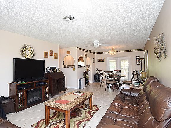 5th image of 2267 NE 16th Ct
