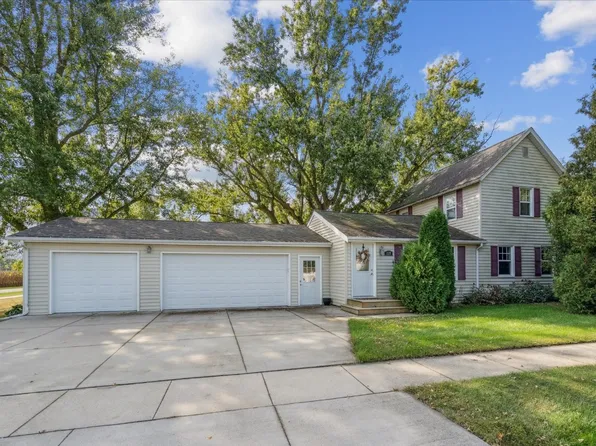 227 E 5th Ave, Lisbon, IA 52253