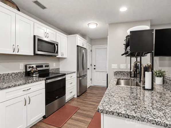 8324 Russell St, Charlotte, NC 28262