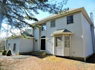 669 Clearview Dr, Long Pond, PA