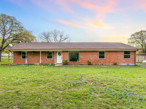 421 Russell Ln, Burleson, TX 76028