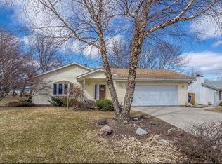 480 E Evandale Dr, Oak Creek, WI 53154