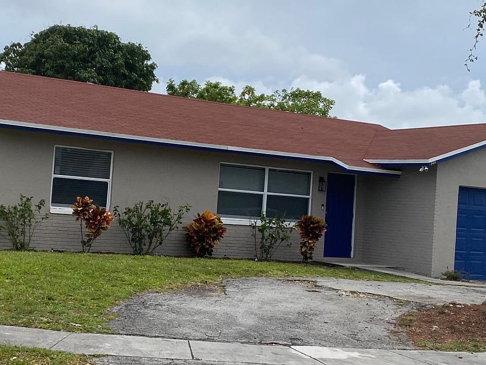 2nd image of 300 NW 18th Ct