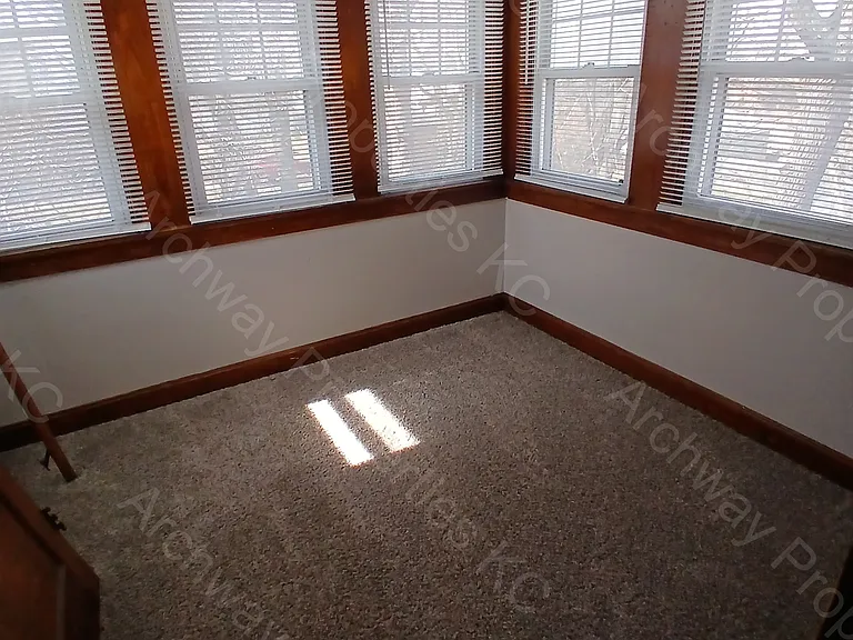 1900 Grandview Blvd — Photo 14