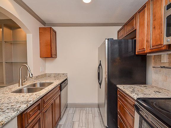 5th image of 1201 McDuffie St Unit 167