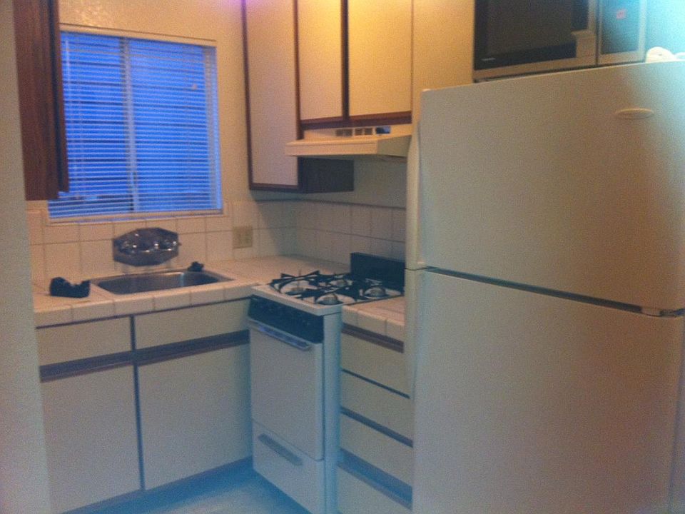 2nd image of 102 E Bay Ave APT 1