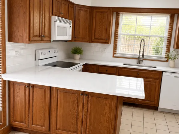 (undisclosed Address), Roselle, IL 60172