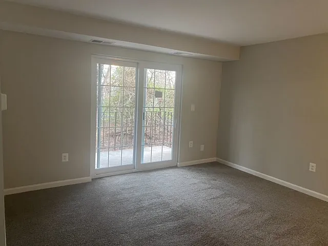 2 bed, 879 sqft, $1,650 — Photo 2